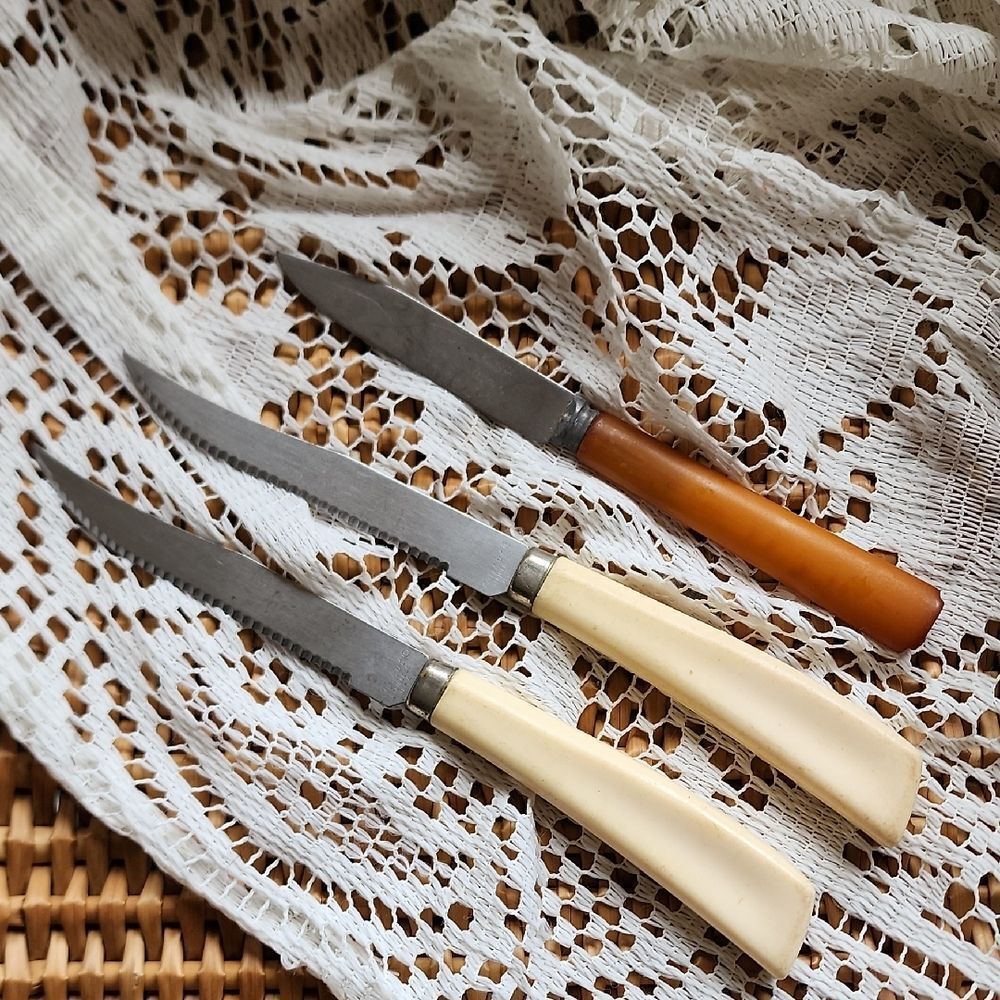 3 Vintage Knives